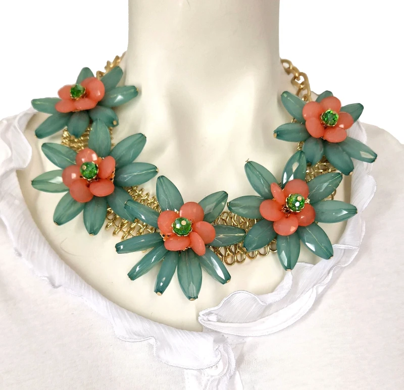 Sweet7 Statement Kette Halskette große Blüten und Schmucksteine hellgrün koralle