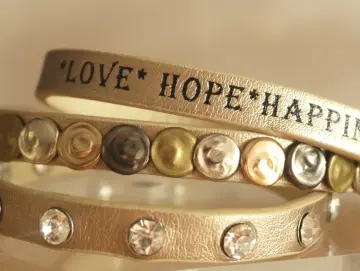 Wickelarmband Armband gold-beige mit der Aufschrift "LOVE HOPE HAPPINESS" Nieten und Glitzersteine