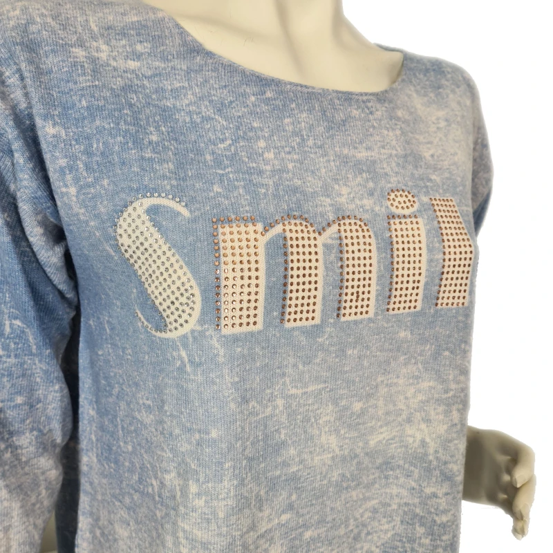 Zwillingsherz Strickpullover mit Glitzersteinchen “SMILE“  hellblau weiß