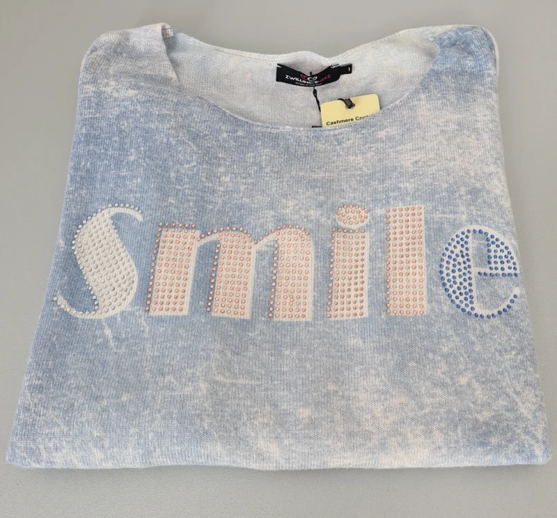 Zwillingsherz Strickpullover mit Glitzersteinchen “SMILE“  hellblau weiß