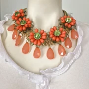 Sweet7 Statement Halskette Kette große Blüten und Schmucksteine orange grün
