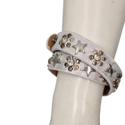 Wickelarmband silberweiß –metallic mit silberfarbenen Sternchen, Strasssteinchen und kleine Nieten